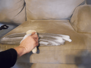 Giặt sofa chất liệu vải hoặc nỉ tại nhà 