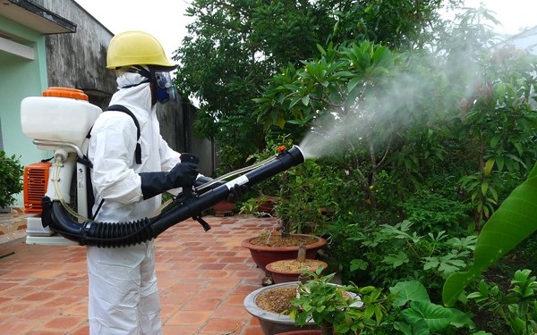 Phun thuốc muỗi có độc hại không